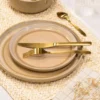 Assiette plate beige avec nuance